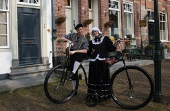 Straatschoffie op fiets © www.oudhollandsentertainment.nl