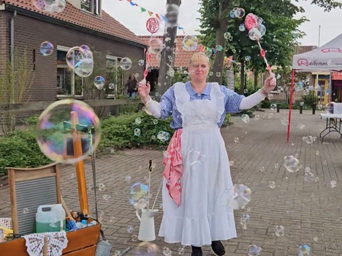 Bella Blaas De Wasvrouw Bubble Poi © www.oudhollandsentertainment.nl