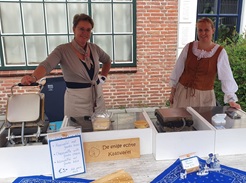 Goudse Kaaswafels uitdelen © www.oudhollandsentertainment.nl