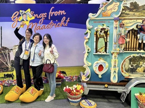 Tijdens internationale beurs Groot Draaiorgel huren © www.oudhollandsentertainment.nl