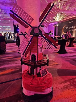 Hollands decor draaiende molen © www.oudhollandsentertainment.nl