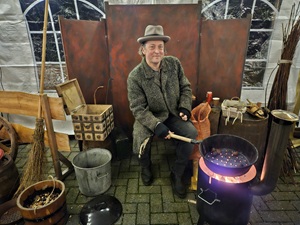 Kastanjepoffer met open haardje Kastanjepoffer vuurtje © www.oudhollandsentertainment.nl