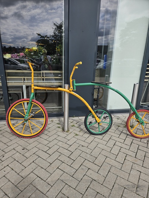 Nostalgische fietser met hoge bi © www.oudhollandsentertainment.nl