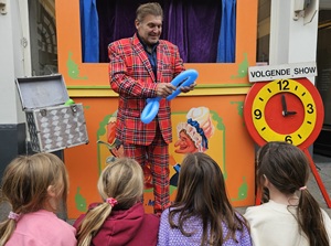 Oud Hollandse Poppenkast tussendoor ballonnen vouwen © www.oudhollandsentertainment.nl