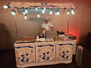Baking syrup waffels Oud Hollandse Stroopwafel bakker © www.oudhollandsentertainment.nl