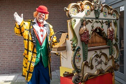 Muzikale Clown met draaiorgel voor zorginstellignen © www.oudhollandsentertainment.nl